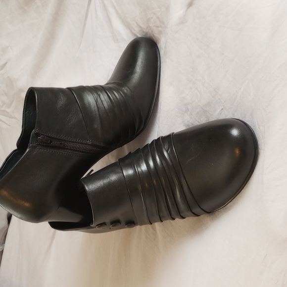 Nurture Heels - Picture 3 of 9